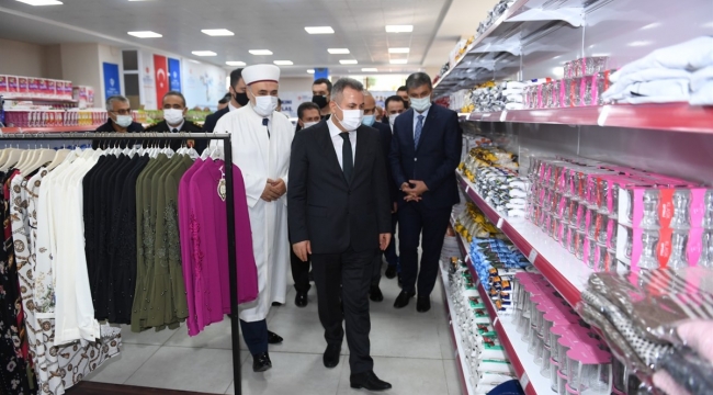Vali Süleyman Elban 'Hayır Çarşısı'nın Açılışına Katıldı
