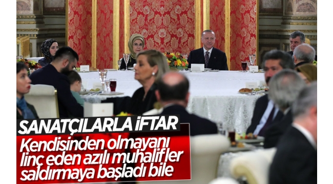 Başkan Erdoğan, Dolmabahçe Sarayı'nda sanatçılarla iftar programında bir araya geldi. 